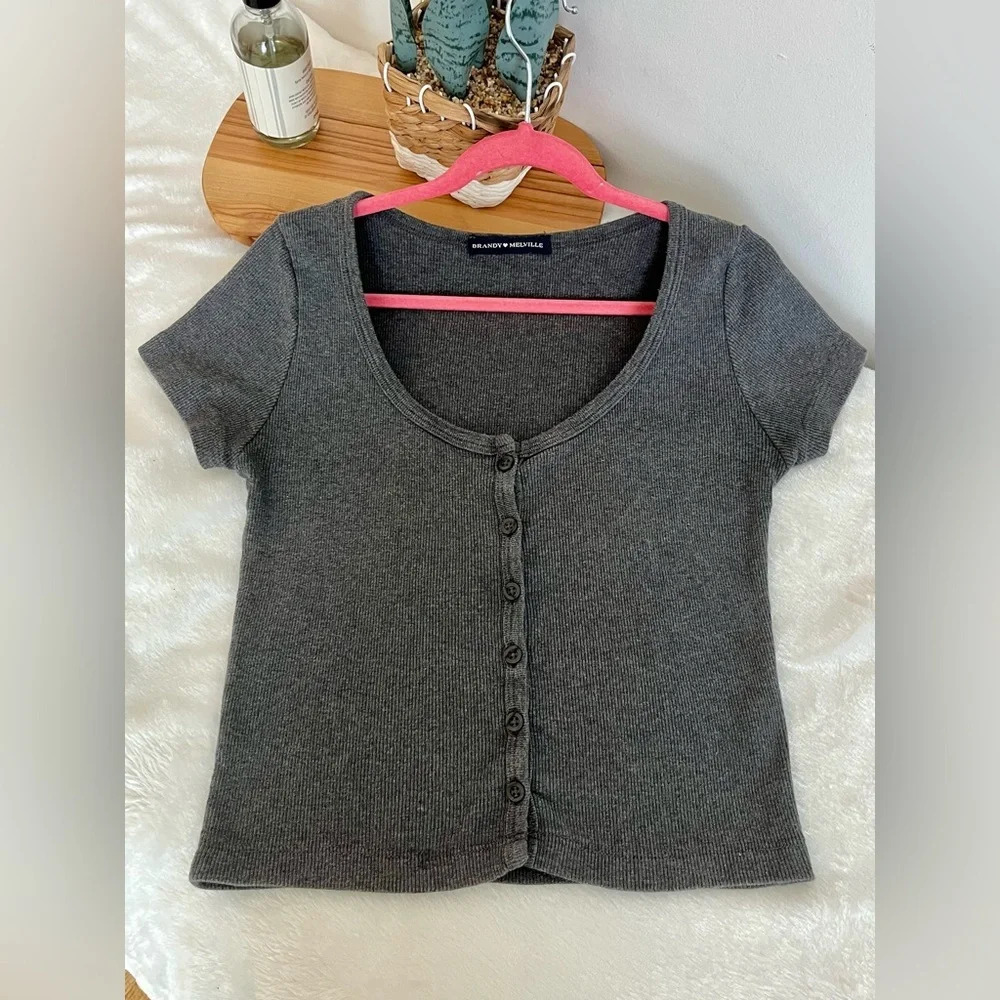 Brandy Melville Gray Zelly Bottom Down Top round neck short sleeves one size - Picture 7 of 7